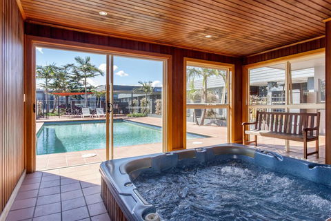 Sunshine Motor Inn - Tourism Caloundra 1