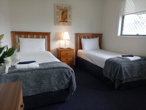 Sunshine Towers Holiday Apartments - Tourism Caloundra 3