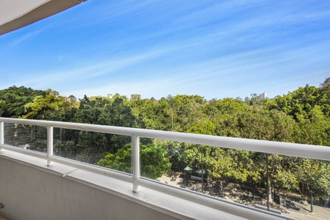 Super Convenient Apartment With Garden Views - Tourism Caloundra 0