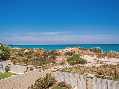 Surf And Sun In Silver Sands - Tourism Caloundra 2