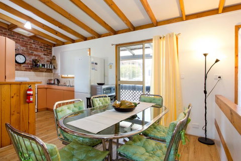 Surf And Sunsets, Beach Holiday Home Mandurah - Tourism Caloundra 2