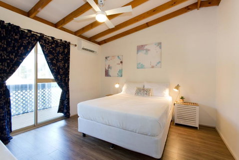 Surf And Sunsets, Beach Holiday Home Mandurah - Tourism Caloundra 3