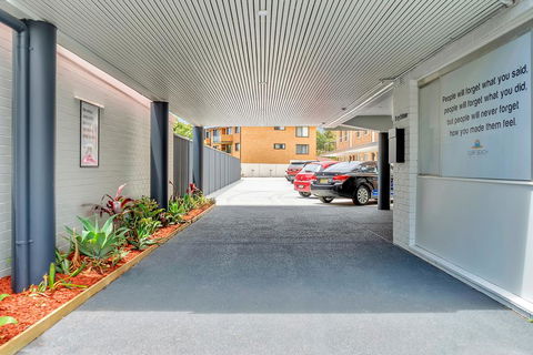 Surf Beach Motel Port - Tourism Caloundra 1