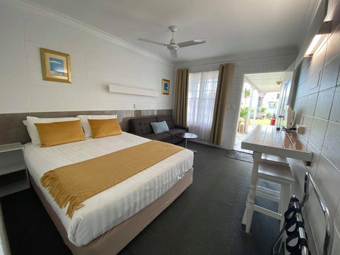 Surf Street Motel - Tourism Caloundra 1