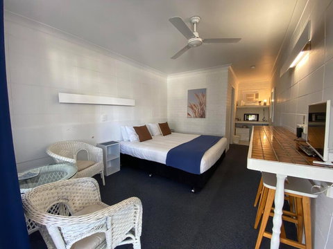 Surf Street Motel - Tourism Caloundra 2