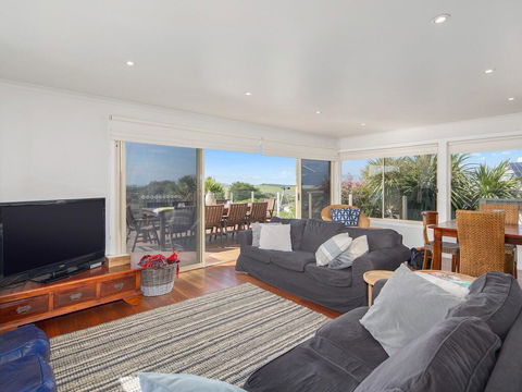 Surf188 - Tourism Caloundra 1