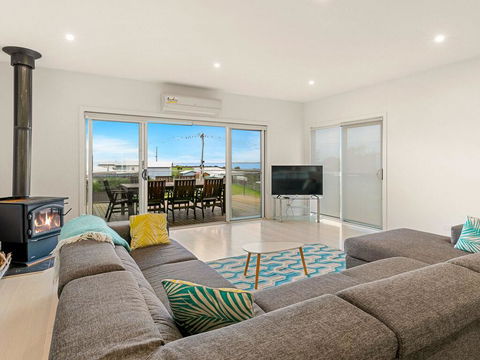 Swan Bay Views - Tourism Caloundra 1