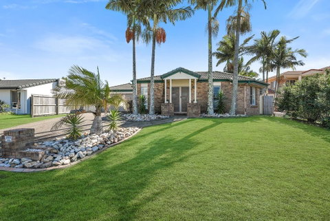 Sweetbrush Place - Tourism Caloundra 1