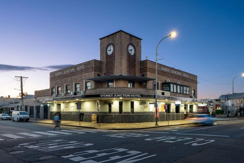 Sydney Junction Hotel - Tourism Caloundra 0