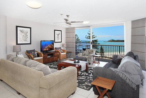 Syrenuse 22 - 3 BDRM Oceanview Apt On Esplanade - Tourism Caloundra 2