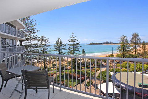 Syrenuse 22 - 3 BDRM Oceanview Apt On Esplanade - Tourism Caloundra 1
