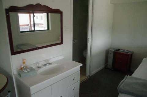 T's Resort & Motel - Tourism Caloundra 1