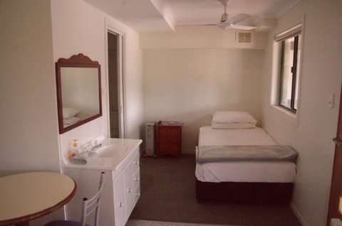 T's Resort & Motel - Tourism Caloundra 2