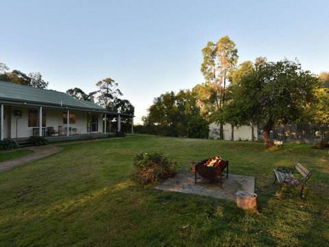Tabitha Hill Homestead - Tourism Caloundra 0