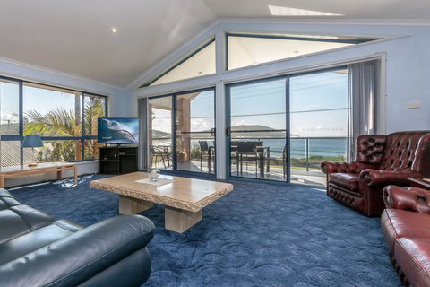 Tah Villa, 1/68 Marine Drive - Tourism Caloundra 0