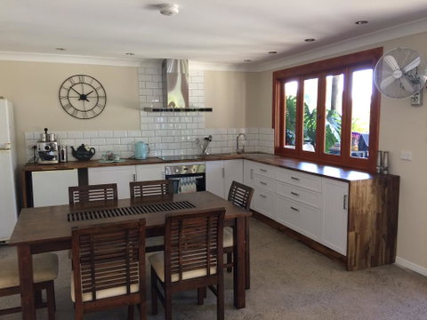 TAKURA HEIGHTS Modern Country Apartment With Pool Access - Tourism Caloundra 0