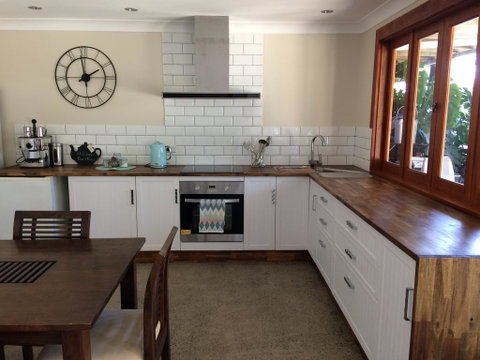 TAKURA HEIGHTS Modern Country Apartment With Pool Access - Tourism Caloundra 2