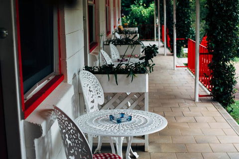 Tall Trees Motel Mountain Retreat - Tourism Caloundra 2