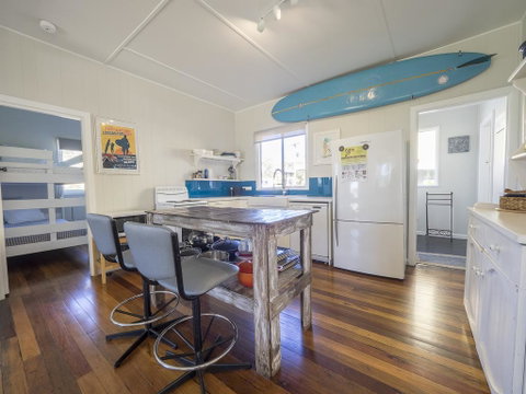 Tallowood Beachfront Cottage - Tourism Caloundra 3