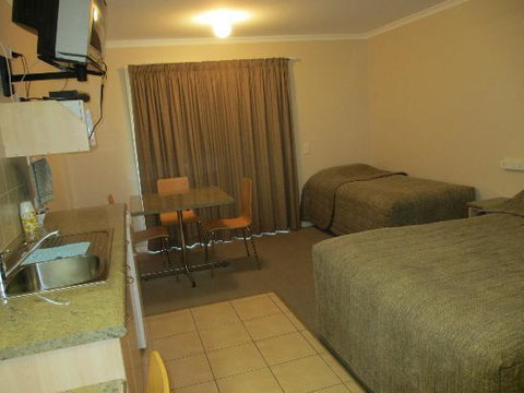 Tambo Mill Motel & Caravan Park - Tourism Caloundra 3