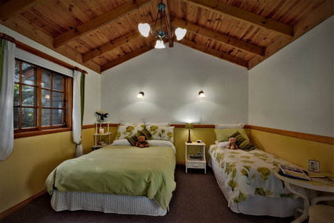 Tamborine Mountain Bed And Breakfast - Tourism Caloundra 1