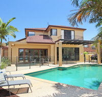Tarcoola 41 - 5 BDRM Canal Home with Pool - Tourism Caloundra