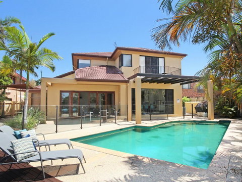 Tarcoola 41 - 5 BDRM Canal Home With Pool - Tourism Caloundra 0