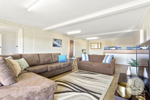 TASSIE SEASIDE SERENITY - L'Abode Accommodation - Tourism Caloundra 3