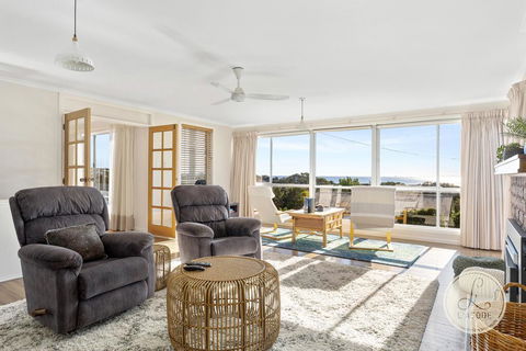 TASSIE SEASIDE SERENITY - L'Abode Accommodation - Tourism Caloundra 0