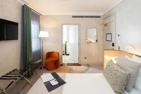 Tattersalls Hotel - Tourism Caloundra 1