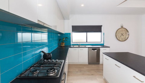 Tee Two On Troon - 21/30 Troon Drive - Tourism Caloundra 1