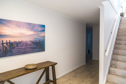 Tee Two On Troon - 21/30 Troon Drive - Tourism Caloundra 3