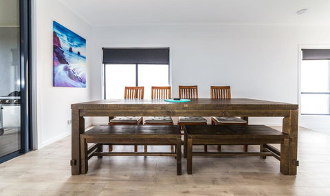 Tee Two On Troon - 21/30 Troon Drive - Tourism Caloundra 2