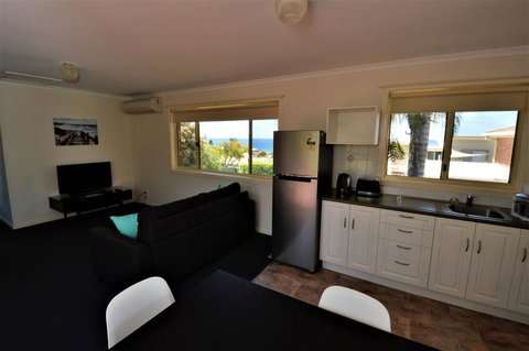 Telopea Cottage - Tourism Caloundra 2
