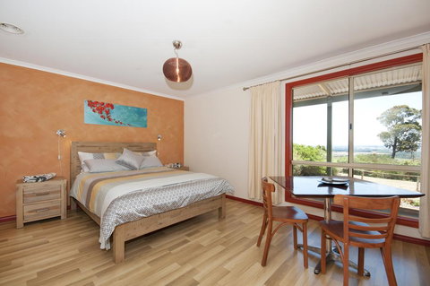 Tennessee Hill Cottage - Tourism Caloundra 2