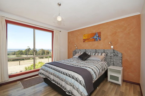 Tennessee Hill Cottage - Tourism Caloundra 1