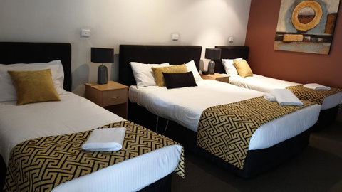 Tenterfield Tavern And Motor Inn - Tourism Caloundra 1