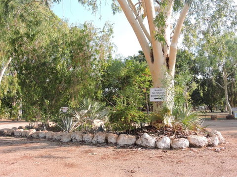 Territory Manor Motel & Caravan Park - Tourism Caloundra 2
