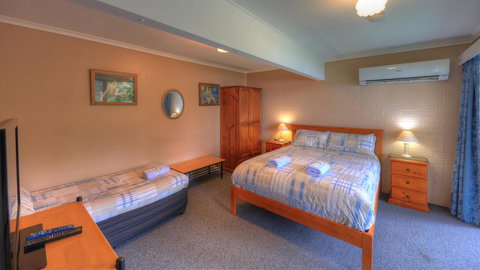 The 2C's Bed & Breakfast - Tourism Caloundra 0