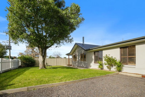THE ASHMAN HOUSE - Modern And Close To Town - Tourism Caloundra 3