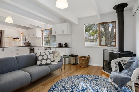 THE ASHMAN HOUSE - Modern And Close To Town - Tourism Caloundra 1
