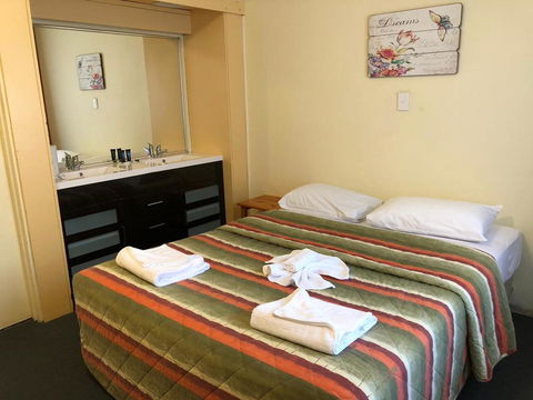 The Astor Hotel Motel - Tourism Caloundra 0