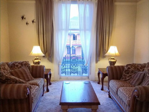 The Bank Guesthouse Glen Innes - Tourism Caloundra 3