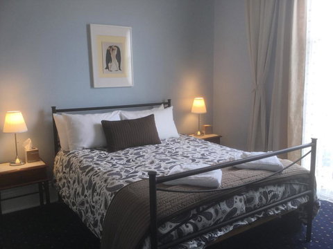 The Bank Guesthouse Glen Innes - Tourism Caloundra 1