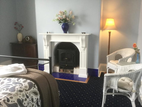 The Bank Guesthouse Glen Innes - Tourism Caloundra 2