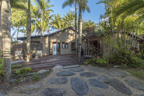 The Beach House On Newell - Tourism Caloundra 1