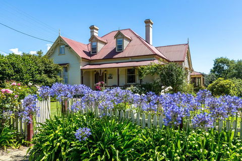 Cambridge House Bed & Breakfast - Tourism Caloundra 0