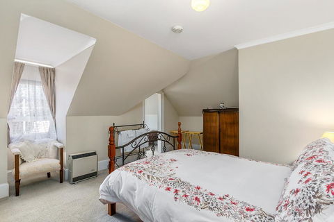 Cambridge House Bed & Breakfast - Tourism Caloundra 7