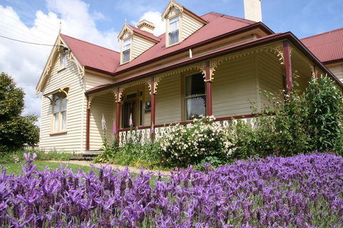 Cambridge House Bed & Breakfast - Tourism Caloundra 11