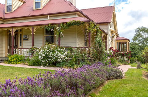 Cambridge House Bed & Breakfast - Tourism Caloundra 4